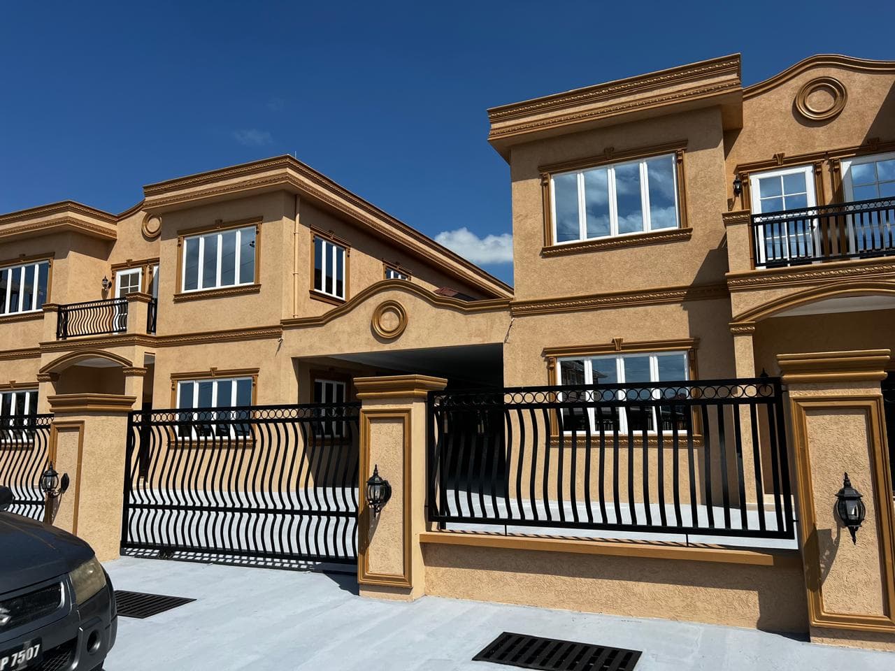 Spacious 8-Bedroom Multi-Family Oasis in Green Acres Providence EBD