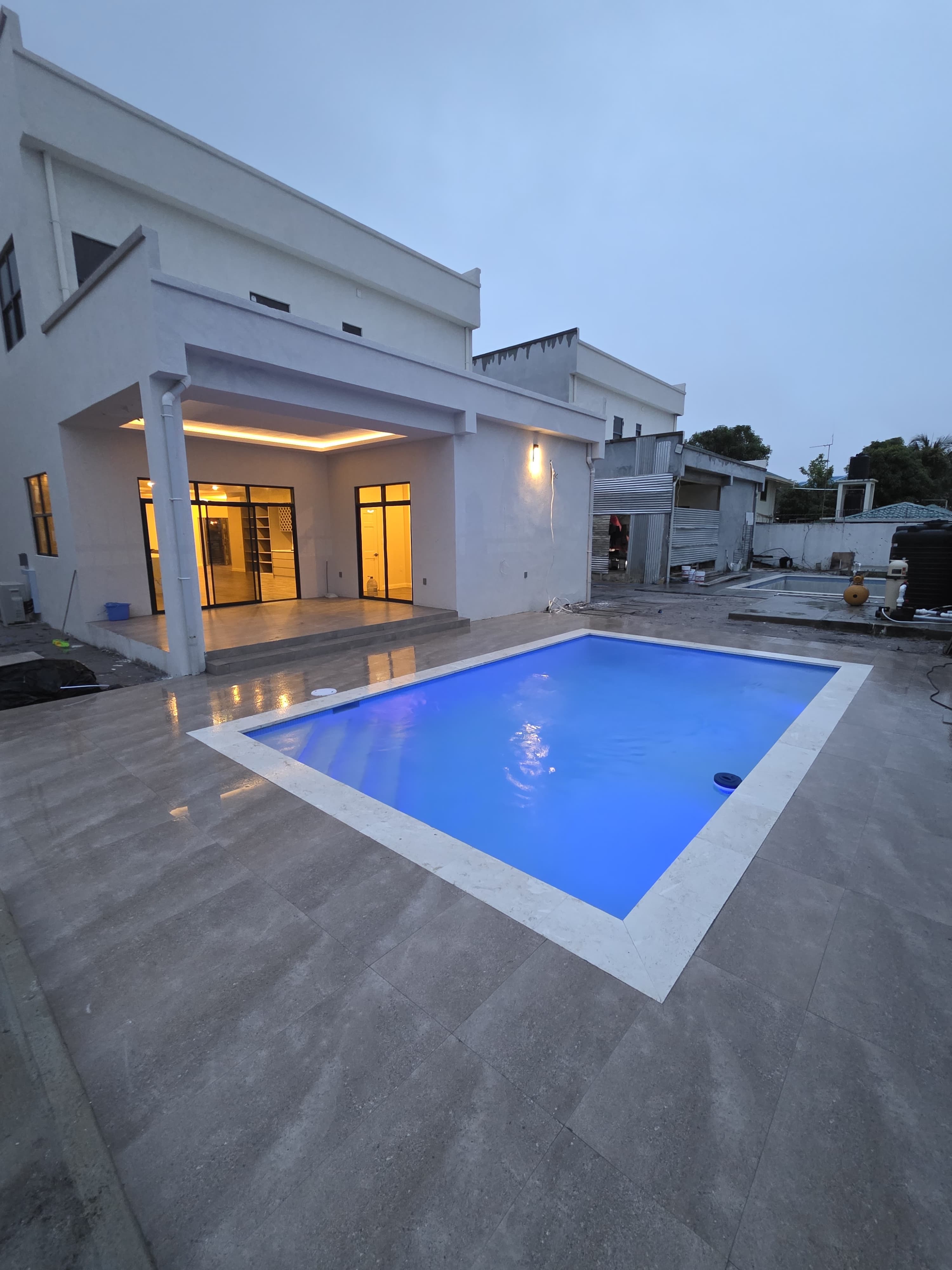 Luxurious 4-Bedroom Family Home with Pool in Republic Park