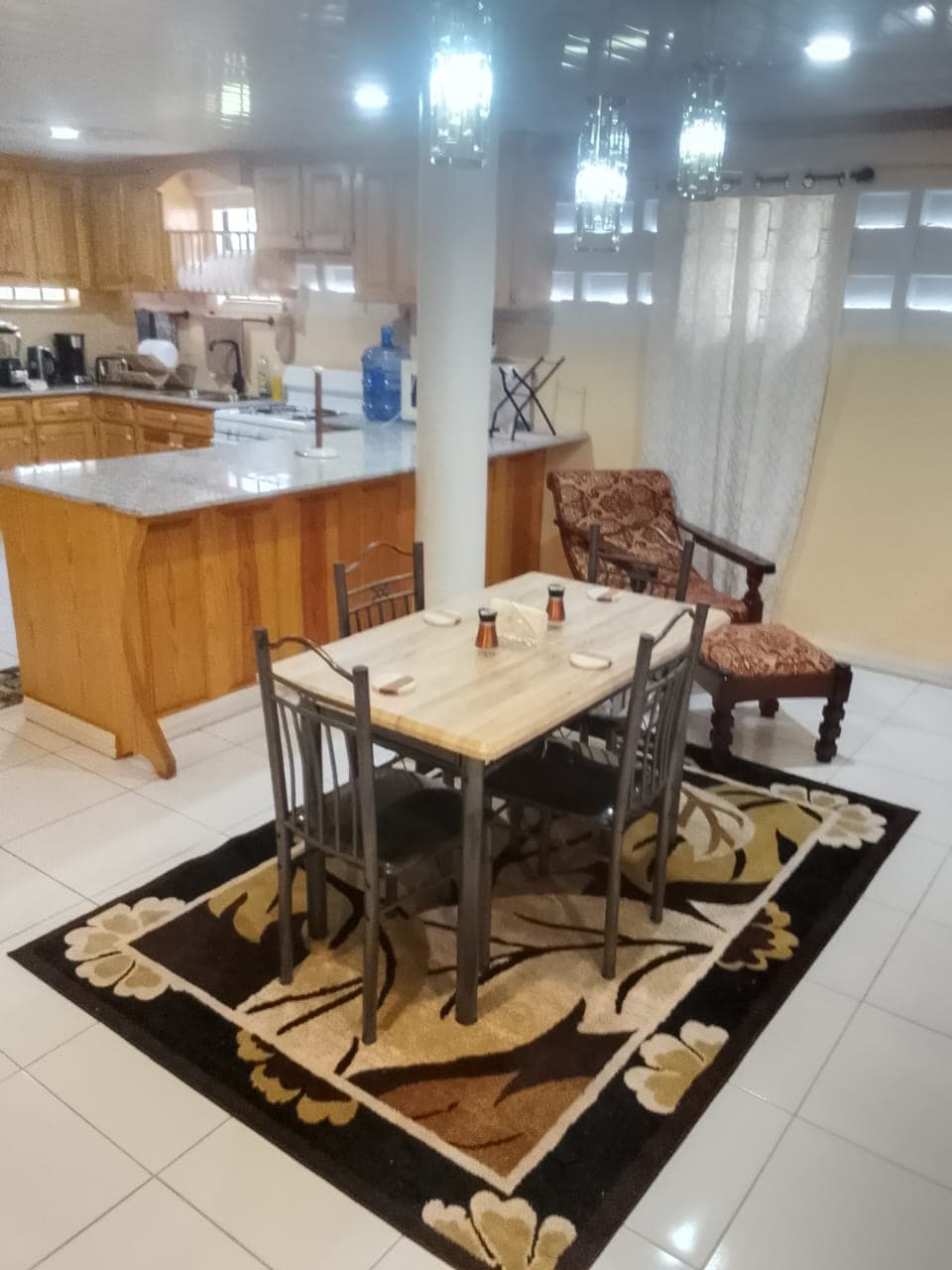 Comfortable 2-Bedroom Lower Flat Apartment Located in Campbellville, Kitty