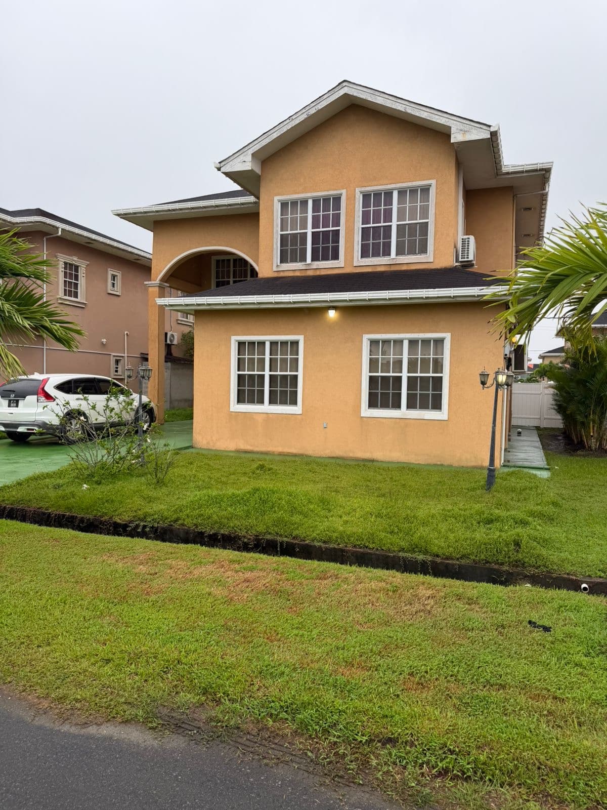 Tranquil Living: Air-Conditioned Family Home in Windsor Estates
