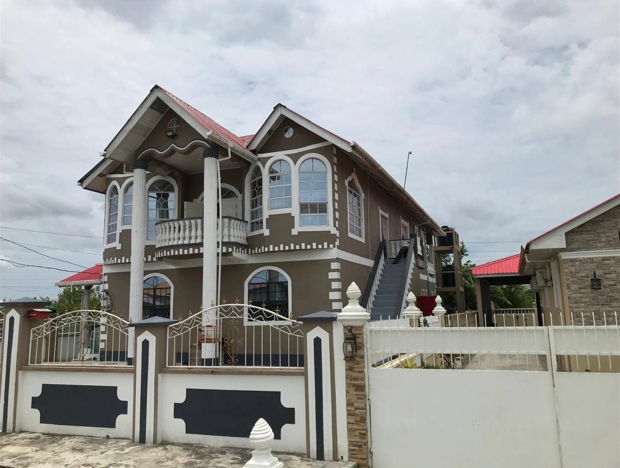 Beautiful 5 bedrooms Two Storey Home for Sale