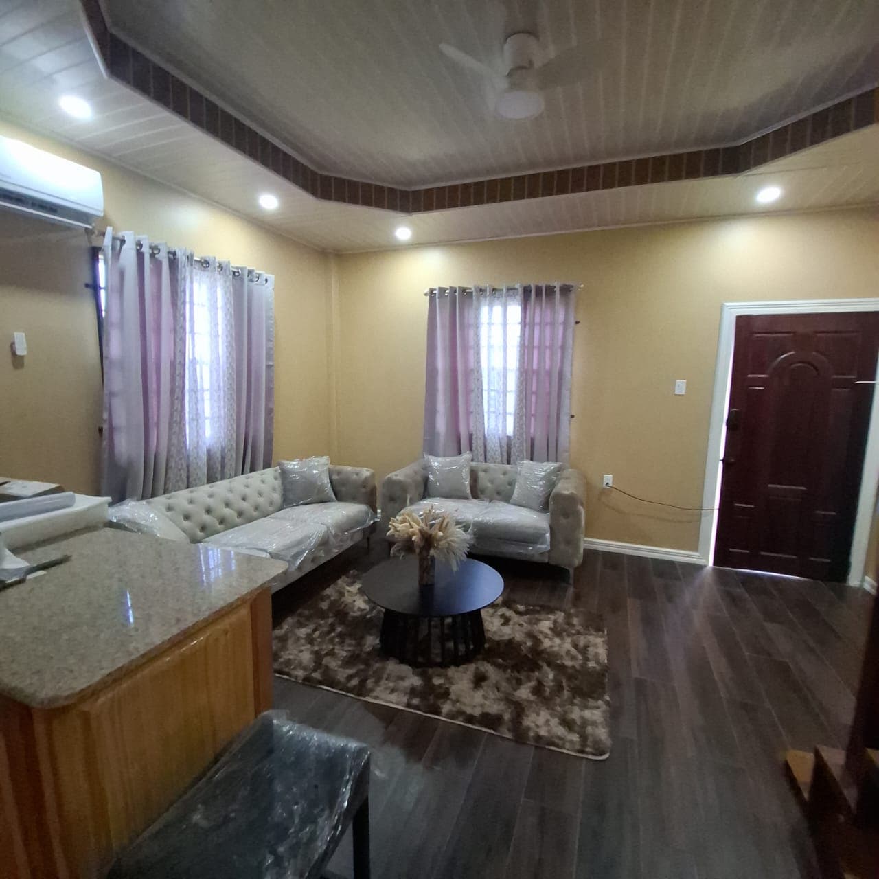 One Bedroom Loft Apartment For Rent (Long / Short Term) Aubrey Barker